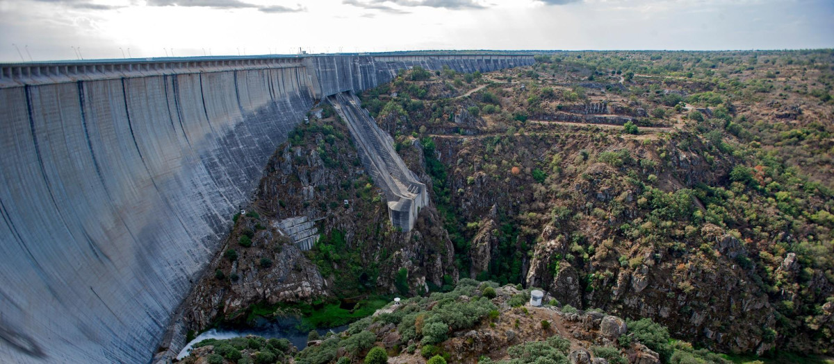 La presa más alta de España, que atraviesa las provincias de Zamora y Salamanca