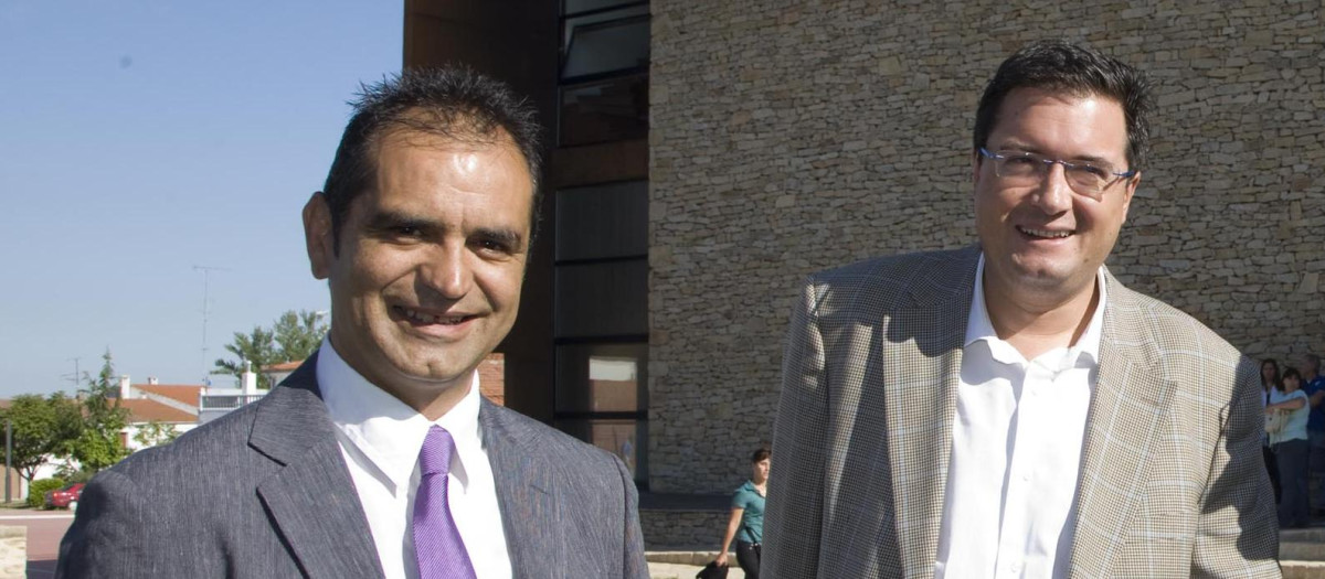 El secretario regional del PSOE, Óscar López, junto al alcalde de Trabanca, José Luis Pascual (primero por la izquierda); el Delegado del Gobierno en Salamanca, Jesús Málaga y el Delegado del Gobierno en Castilla y León, Miguel Alejo