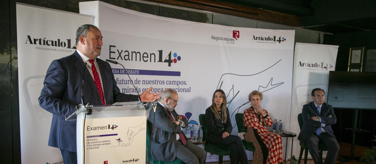 El consejero de Agricultura, Ganadería y Desarrollo Rural, Julián Martínez Lizán