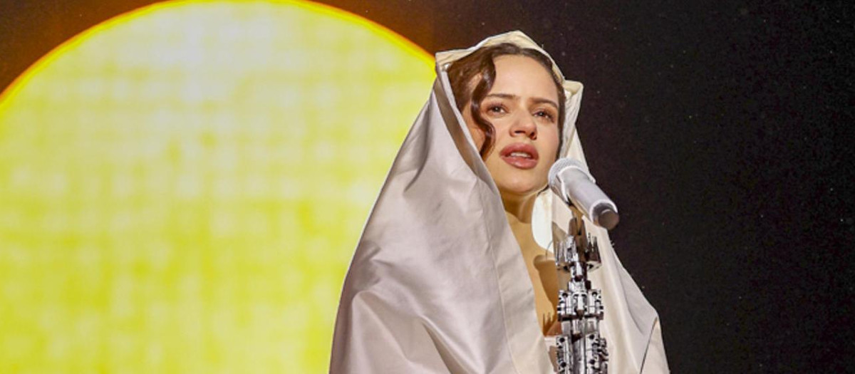 Rosalia durante un concierto en el Palau Sant Jordi de Barcelona