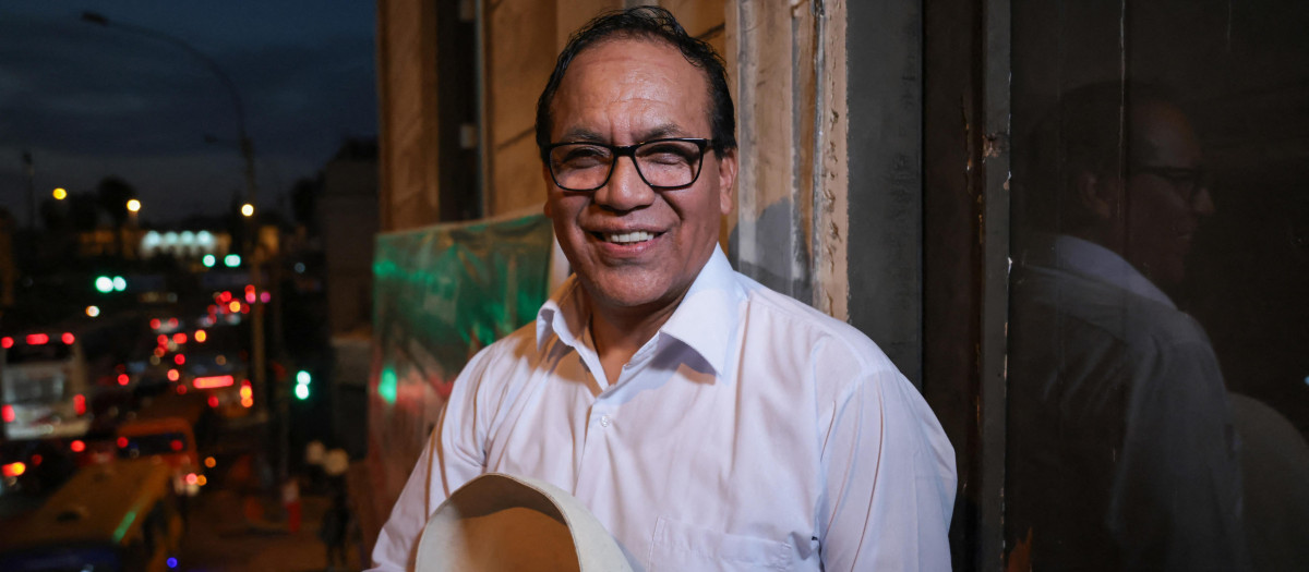 El candidato presidencial peruano del partido Juntos por el Perú, Roberto Sánchez