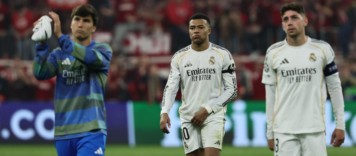 Los jugadores del Real Madrid tras la derrota en Múnich