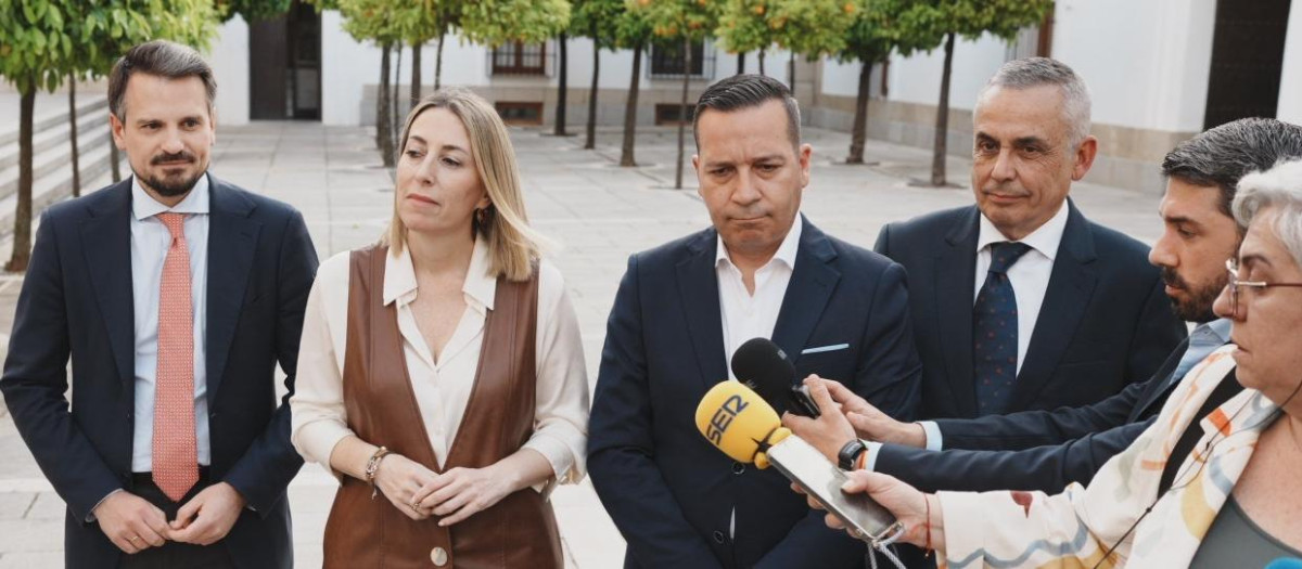 María Guardiola y Óscar Fernández Calle anuncian el acuerdo de gobierno en Extremadura