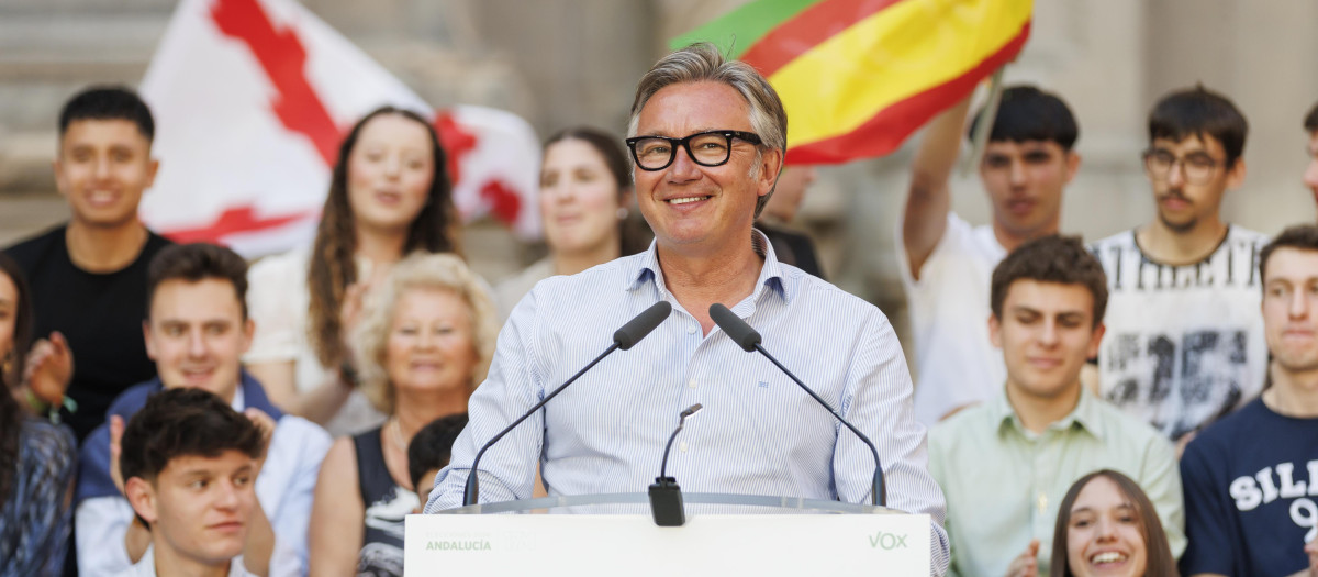 El candidato de Vox en Andalucía, Manuel Gavira, este jueves durante un mitin en Granada