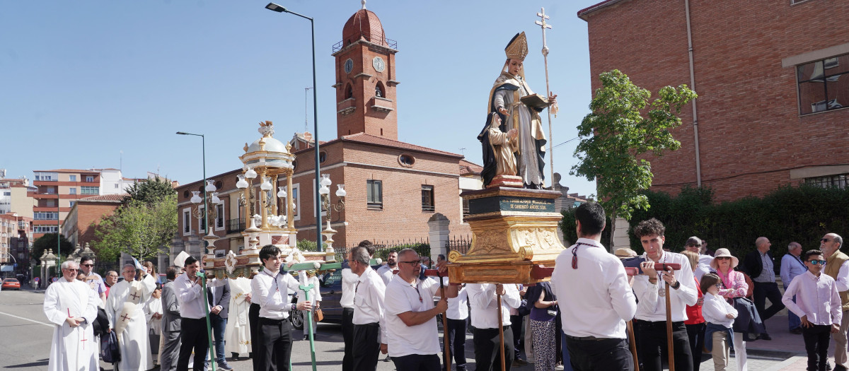 Celebración de la procesión extraordinaria en honor a Santo Toribio de Mogrovejo en Valladolid con ocasión del Año Jubilar de la Santidad