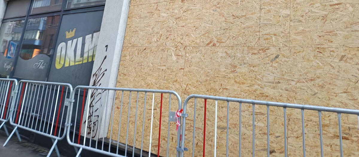 El bar OKLM de Bruselas sufrió importantes daños tras la explosión de una bomba