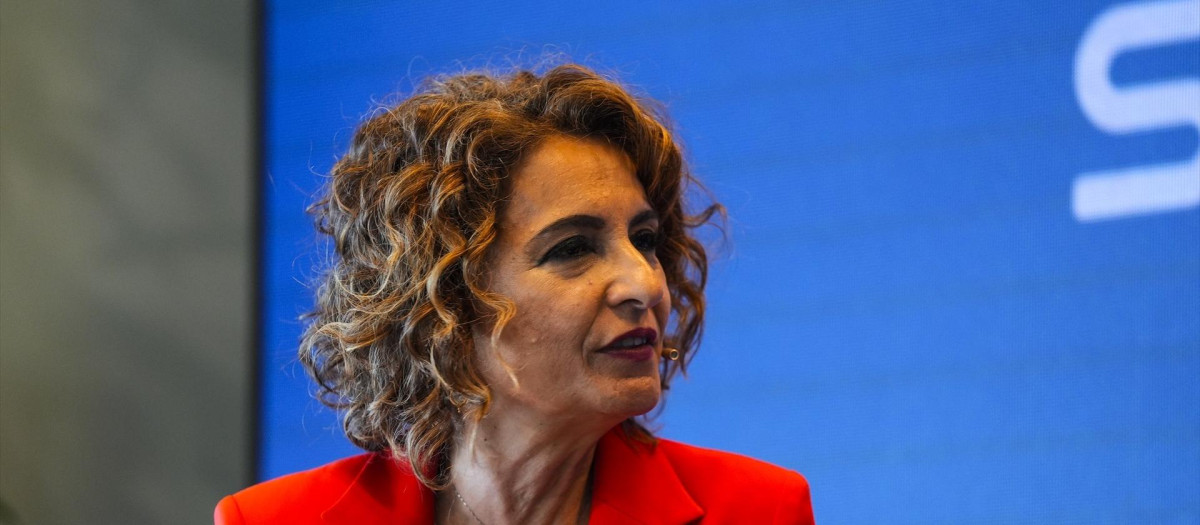 La secretaria general del PSOE-A y candidata a la Presidencia de la Junta de Andalucía, María Jesús Montero, durante el encuentro organizado por la Cadena Ser Andalucía en el Club Cámara Antares. A 15 de abril de 2026 en Sevilla (Andalucía, España). La secretaria general del PSOE-A y candidata a la Presidencia de la Junta de Andalucía, María Jesús Montero, ha participado en un nuevo encuentro organizado por la Cadena Ser Andalucía.

Joaquín Corchero / Europa Press
15/4/2026