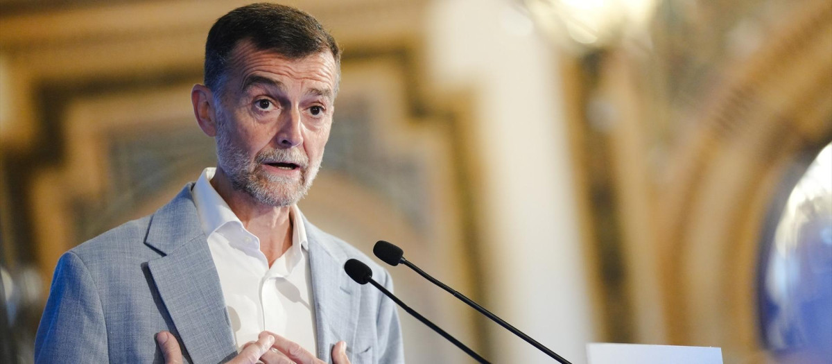 El candidato de Por Andalucía a la Presidencia de la Junta, Antonio Maíllo, participa en un desayuno informativo de 'Fórum Europa. Tribuna Andalucía' en Sevilla. A 20 de abril de 2026 en Sevilla (Andalucía, España). Antonio Maíllo participa en la jornada de hoy, 20 de abril en una nueva edición de los desayunos informativo ‘Fórum Europa. Tribuna Andalucía', un encuentro donde se ha debatido sobre asuntos de la actualidad política autonómica y nacional, todo ello en el marco preelectoral de las próximas elecciones andaluzas convocadas para el 17 de mayo.

María José López / Europa Press
20/4/2026