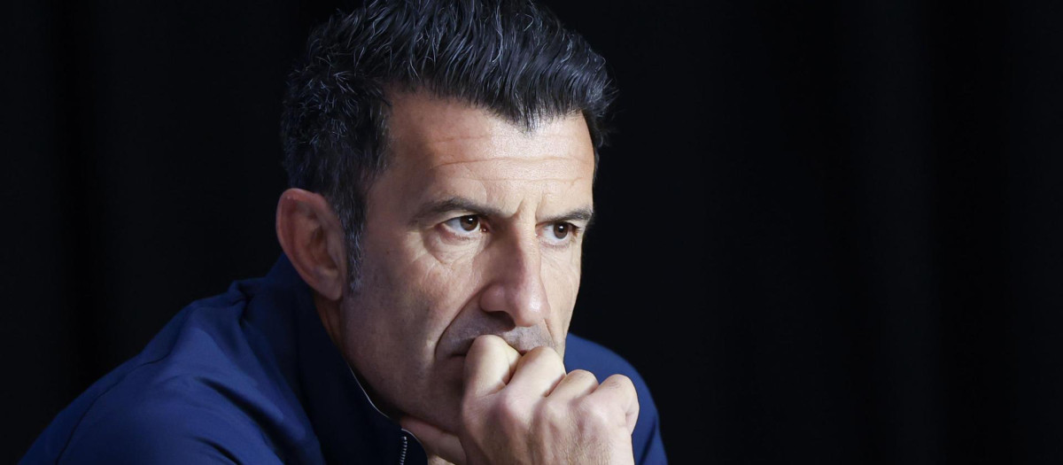 Luis Figo participa en la rueda de prensa convocada antes de la ceremonia de entrega de los Premios Laureus