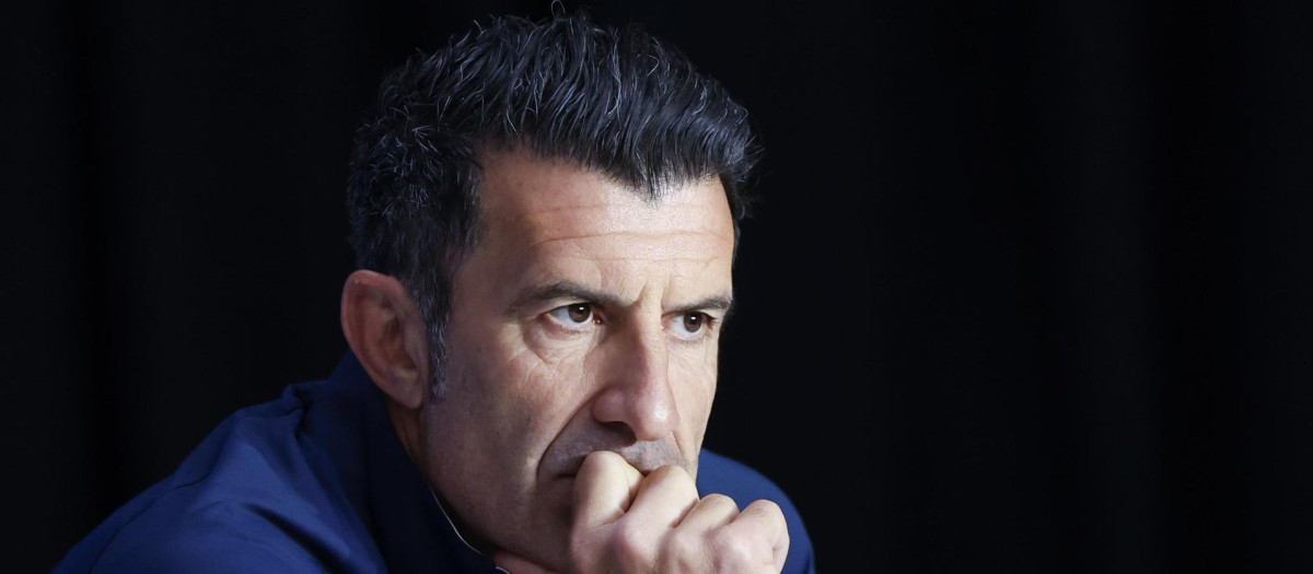 Luis Figo participa en la rueda de prensa convocada antes de la ceremonia de entrega de los Premios Laureus