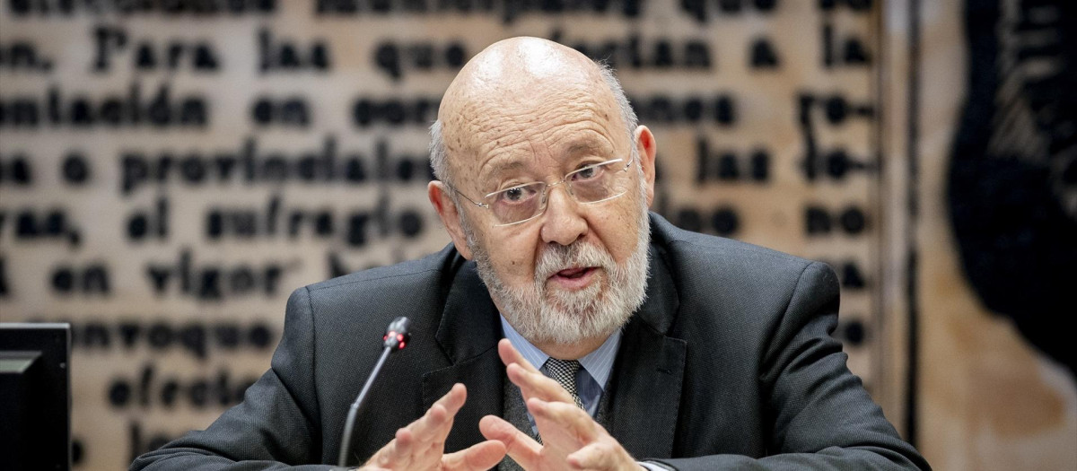 (Foto de ARCHIVO)
El Presidente del Centro de Investigaciones Sociológicas (CIS), José Félix Tezanos Tortajada, comparece ante la Comisión de Investigación sobre la gestión del CIS, en el Senado, a 9 de diciembre de 2025, en Madrid (España). Tezanos ha sido citado por el Partido Popular después de denunciar el “falseamiento” de las encuestas.

A. Pérez Meca / Europa Press
09/12/2025