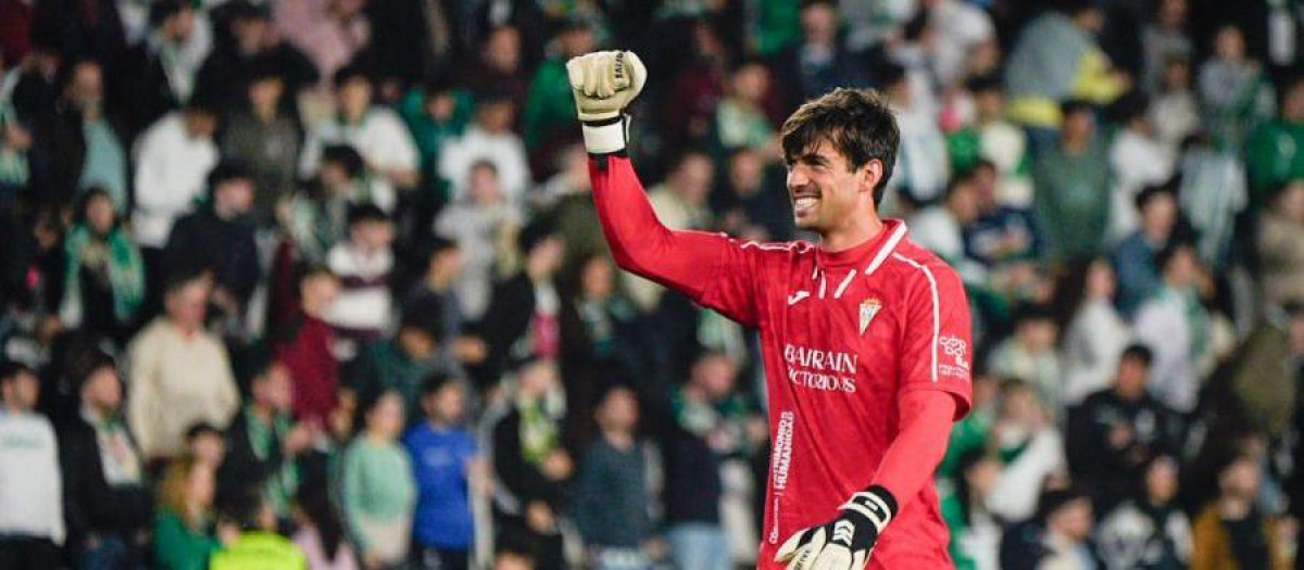 Iker Álvarez celebra un gol en El Arcángel