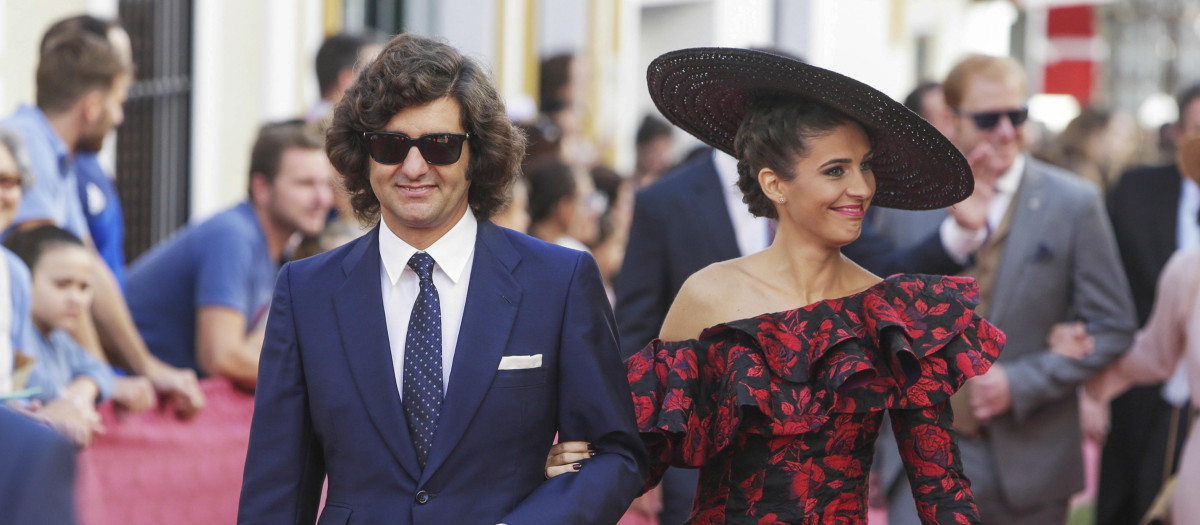 El torero Morante de la Puebla y su mujer Elisabeth Garrido durante la boda de Diego Ventura y Rocío Pérez en La Puebla del Rio, Sevilla.
29/10/2016