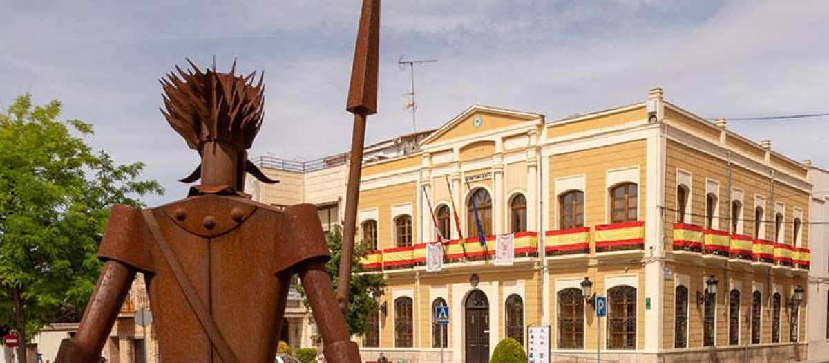 Estatua de Don Quijote de La Mancha en Quintanar de la Orden