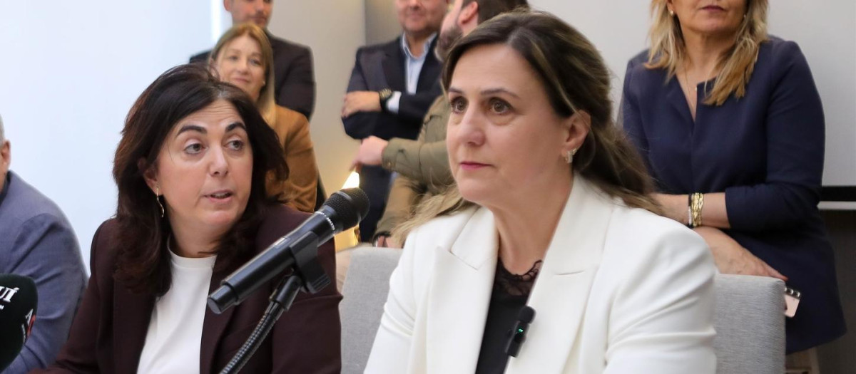 La concejala del PP y futura alcaldesa de Lugo, Elena Candia, y la concejala tránsfuga del PSOE, María Reigosa 
Carlos Castro / Europa Press
22 ABRIL 2026;MOCIÓN DE CENSURA;LUCENSE;LUGO;GALICIA;CONCEJALES;ALCALDE;ALCALDESA;
22/4/2026