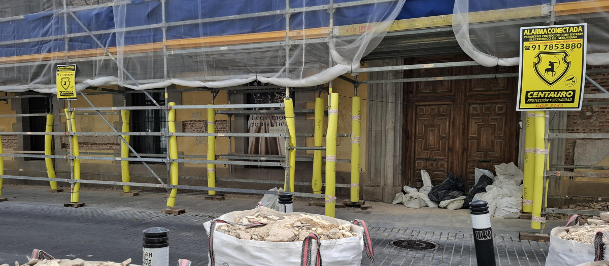 Fachada trasera del Museo del Romanticismo, en la calle de la Beneficencia, tras el inicio de las obras