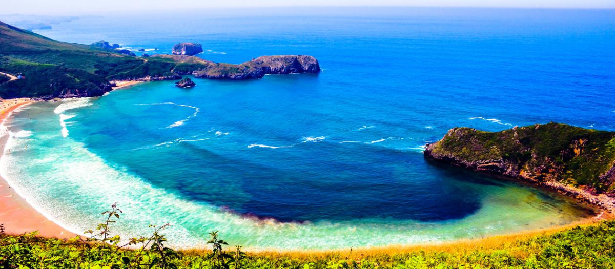 La playa de Torimbia, en Llanes (Asturias)