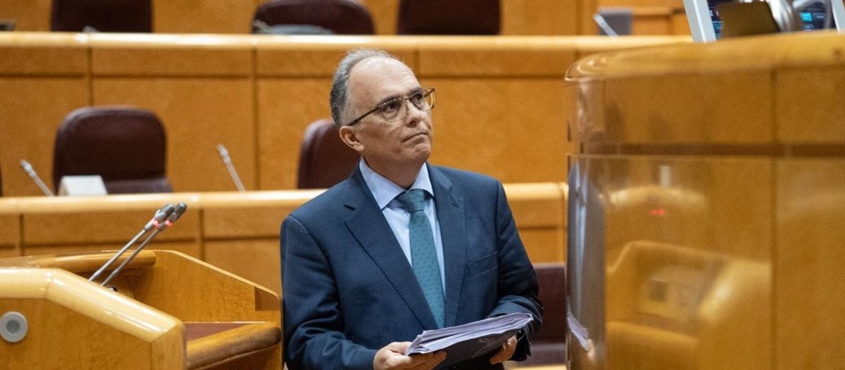(Foto de ARCHIVO)
El consejero de Presidencia y Gobernación de la Ciudad Autónoma de Ceuta, Alberto Gaitán, tras intervenir durante la Comisión General de las Comunidades Autónomas, en el Senado, a 8 de abril de 2024, en Madrid (España). La reunión de la Comisión General de las Comunidades Autónomas ha sido convocada por el Partido Popular para hablar sobre el contenido autonómico de la Ley de Amnistía. Seis presidentes autonómicos del PP han mostrado su rechazo a la proposición de ley de amnistía que se está tramitando actualmente en la Cámara Alta, en un foro en el que el único mandatario autonómico que defenderá esta norma será el presidente de la Generalitat de Catalunya. Ningún presidente del PSOE ni miembros del Gobierno han asistido a la comisión.

Alejandro Martínez Vélez / Europa Press
08 ABRIL 2024;AMNISTIA;CONGRESO;COMUNIDADES AUTONOMAS;LEY DE AMNISTIA
08/4/2024