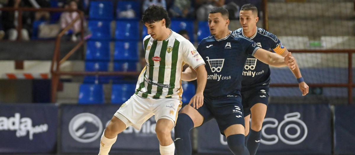 Lance del partido entre el Alzira y el Córdoba Patrimonio