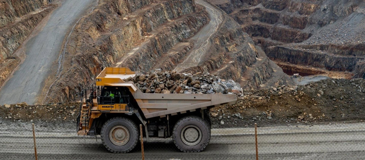 Camión trabajando en la mina de Riotinto (Huelva)