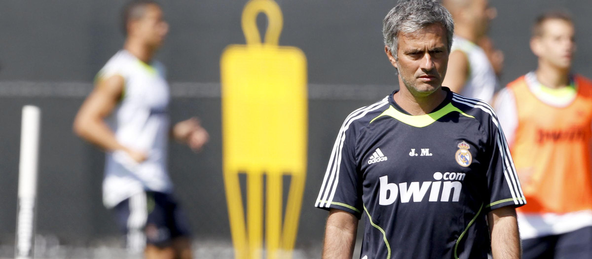 José Mourinho, en un entrenamiento del Real Madrid en 2010