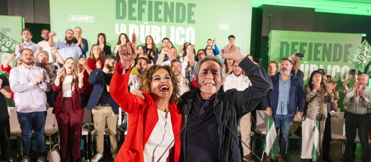 El artista granadino, que ha cantado a capela la canción “Oración” y ha levantado al público al grito de  ‘No a la guerra’,  ha destacado el “honor” que para él ha supuesto intervenir junto a la candidata socialista a la Junta de Andalucía, ya que tiene el “corazón zurdo”