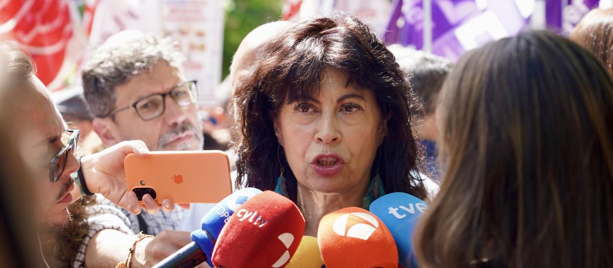 La ministra de igualdad Ana Redondo en el manifestación del 1 de mayo en Valladolid