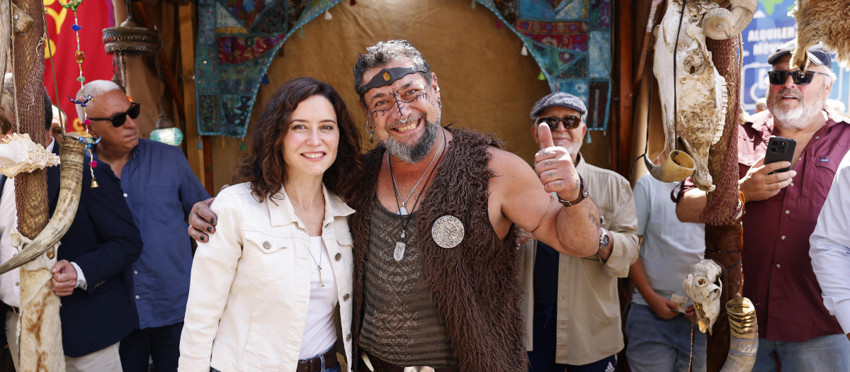 La presidenta de la Comunidad de Madrid, Isabel Díaz Ayuso, en la Gran Feria Medieval de El Álamo