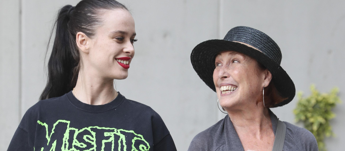 La actriz Verónica Forqué y su hija María Forque durante la presentación de la obra de teatro "La vida a palos". 05/07/2018