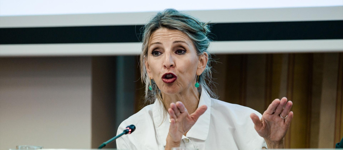 La vicepresidenta segunda y ministra de Trabajo y Economía Social, Yolanda Díaz, durante la inauguración de la Jornada Inteligencia artificial y el futuro del trabajo, en el Congreso de los Diputados, a 4 de mayo de 2026, en Madrid (España). La jornada ha sido organizada a solicitud del Grupo Parlamentario SUMAR.

Carlos Luján / Europa Press
04/5/2026