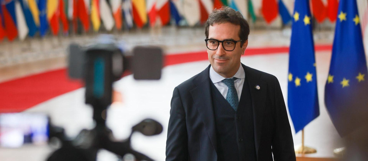 El vicepresidente primero y ministro de Economía, Carlos Cuerpo, a su llegada al Eurogrupo este lunes en Bruselas
