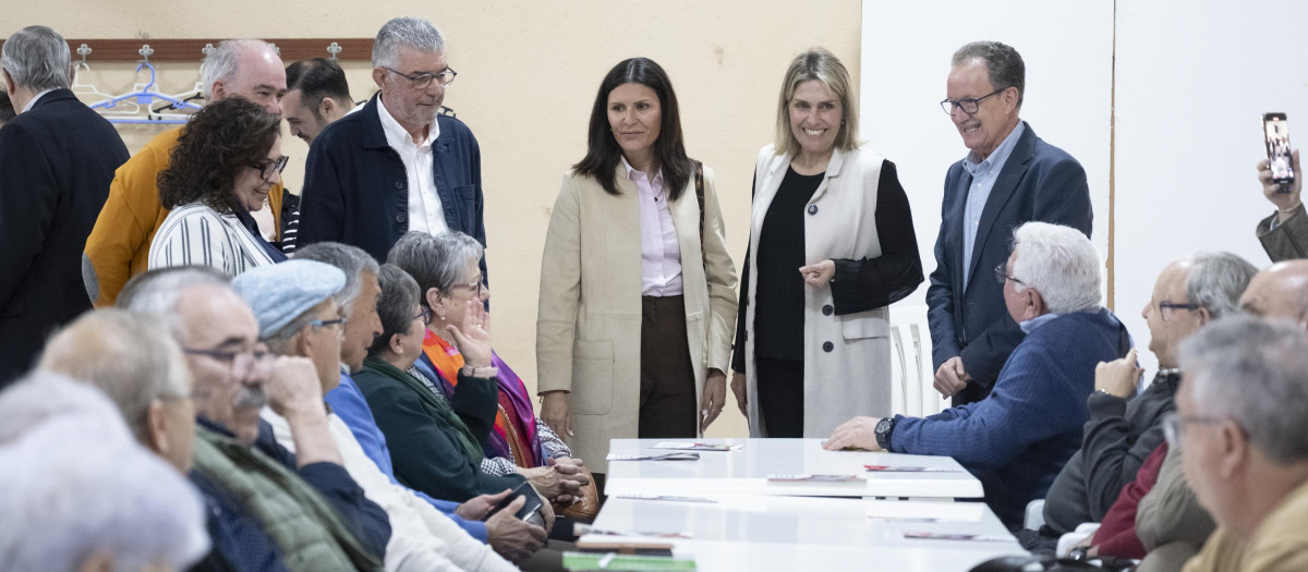 Visita de Marta Barrachina a los jubilados y pensionistas