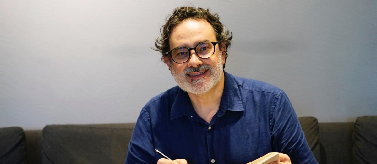 El infografista e ilustrador  vallisoletano, Adolfo Arranz, que vive y trabaja en Hong Kong para la agencia Reuters