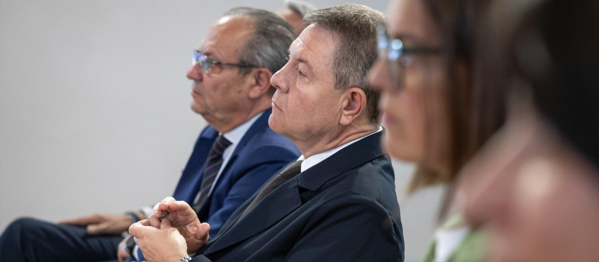 El presidente de Castilla-La Mancha, Emiliano García-Page, durante la presentación en el Palacio de Fuensalida del Plan de Acción por la Vivienda 2026-2030.

REMITIDA / HANDOUT por PIEDAD LOPEZ/JCCM
Fotografía remitida a medios de comunicación exclusivamente para ilustrar la noticia a la que hace referencia la imagen, y citando la procedencia de la imagen en la firma
06/5/2026