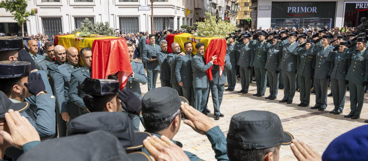 Vista de la misa funeral en honor a los dos agentes de la Guardia Civil fallecidos