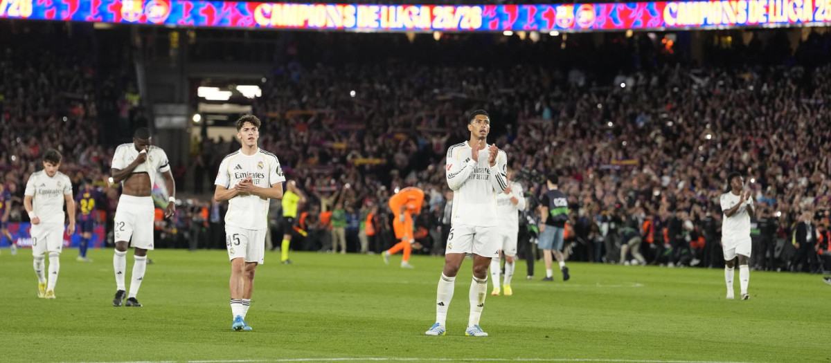 Los jugadores del Real Madrid tras perder el clásico y LaLiga ante el Barcelona