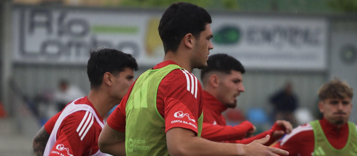 Un momento del partido entre el Nàstic y el Tarazona, este domingo