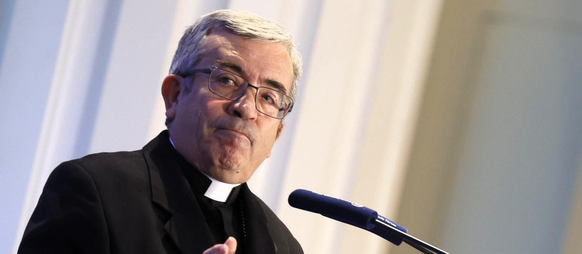 Monseñor Luis Argüello, durante el desayuno informativo de esta mañana en Madrid
