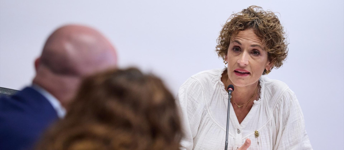 La presidenta del Gobierno de Navarra, María Chivite, comparece ante la Comisión de Investigación sobre adjudicaciones públicas, en el Parlamento de Navarra, a 13 de mayo de 2026, en Pamplona, Navarra (España). Chivite comparece ante la comisión tras las comparecencias de las expresidentas Barkos y Barcina. El foco principal de la comisión son los contratos de obras públicas adjudicados a empresas como Servinabar 2000 y las conclusiones de la Oficina de Buenas Prácticas y Anticorrupción, que ha detectado irregularidades en los procedimientos del túnel de Belate, aunque sin calificar las actuaciones de ilegales.

Eduardo Sanz / Europa Press
13/5/2026