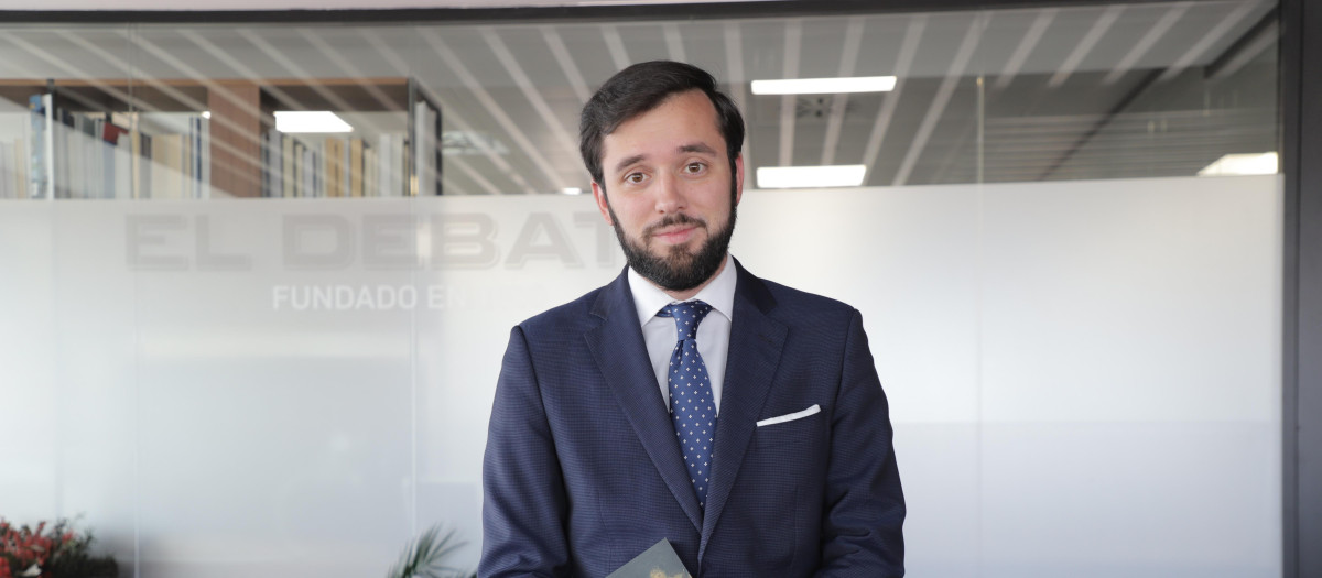 Jorge Álvarez, doctor en Historia, durante su entrevista con El Debate