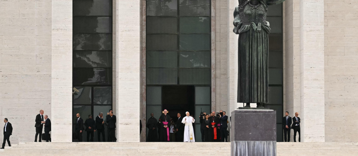 León XIV durante una visita a la Universidad La Sapienza de Roma