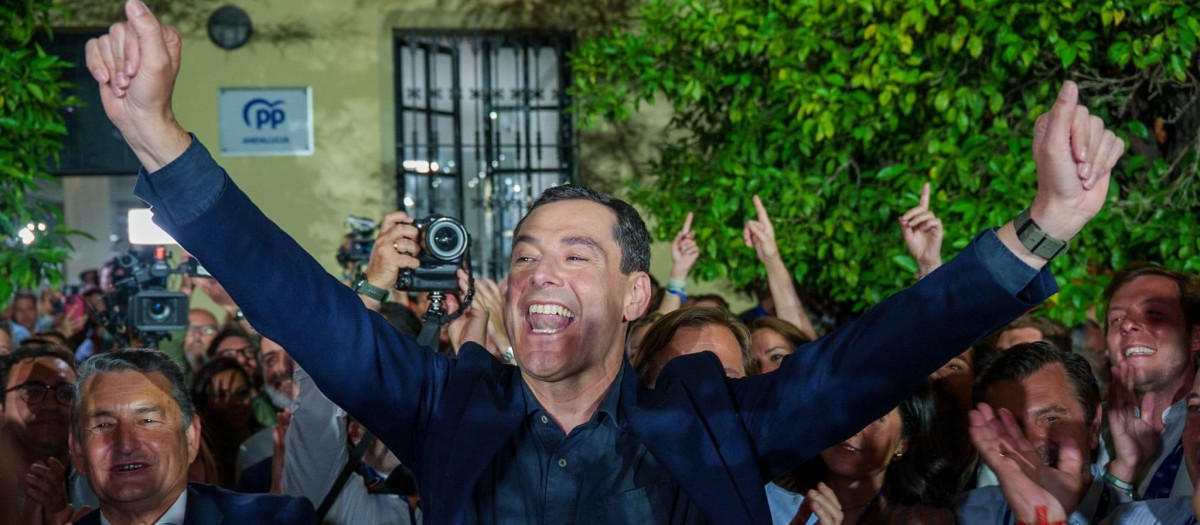 Juanma Moreno celebra su victoria electoral
