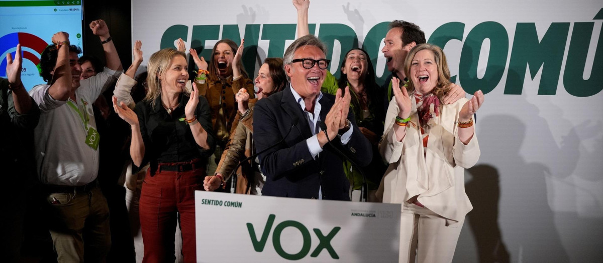 El candidato de Vox, Manuel Gavira, celebra los resultados electorales en Andalucía