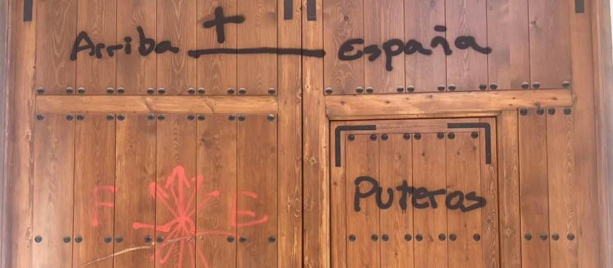 La sede del PSOE de Campo de Criptana vandalizada con insultos