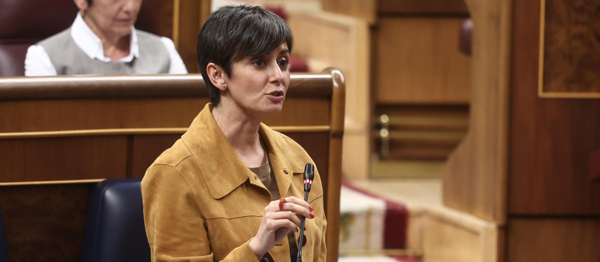La ministra de Vivienda y Agenda Urbana, Isabel Rodríguez, interviene durante una sesión de control al Gobierno, en el Congreso, a 25 de marzo de 2026