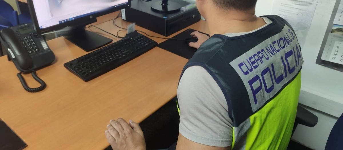 Imagen de un agente de la Policía Nacional