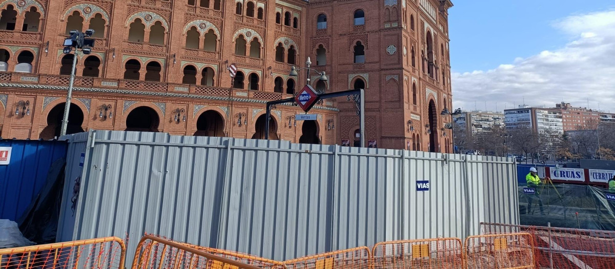 Obas de Metro en la estación de Ventas (L2 y L5), en las inmediaciones de la Plaza de Toros de Las Ventas