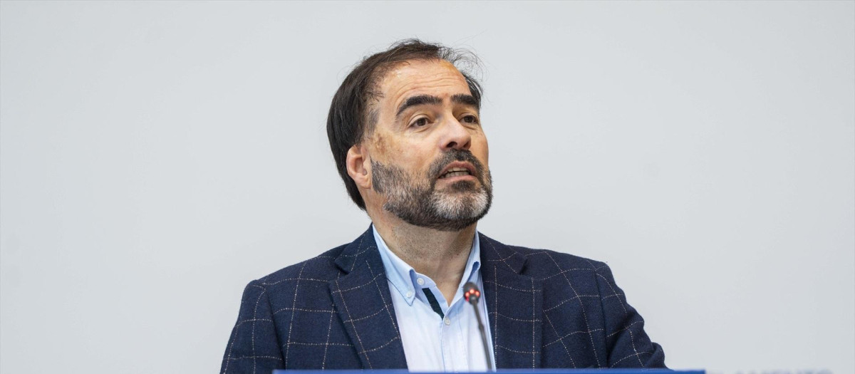 (Foto de ARCHIVO)
El portavoz del Grupo Popular en el Parlamento, Alberto Pazos Couñago, a 8 de mayo de 2026.

REMITIDA / HANDOUT por ÍÑIGO ROLÁN
Fotografía remitida a medios de comunicación exclusivamente para ilustrar la noticia a la que hace referencia la imagen, y citando la procedencia de la imagen en la firma
08/5/2026
