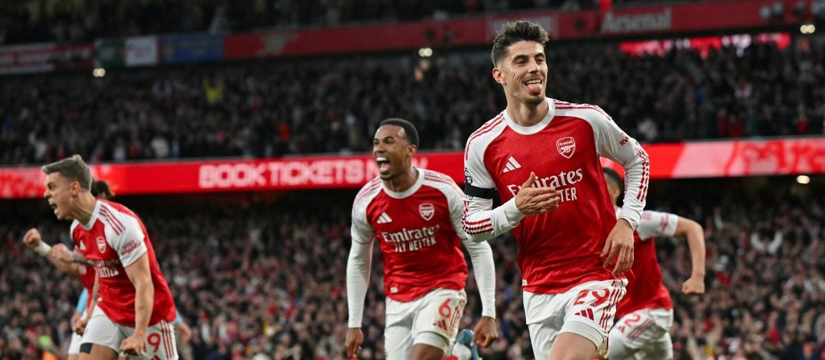 Los jugadores del Arsenal celebrando un gol durante el último partido de Premier League