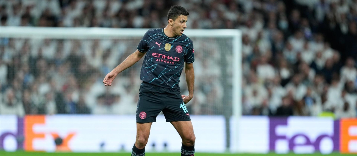 Rodri Hernández, durante un partido en el Bernabéu